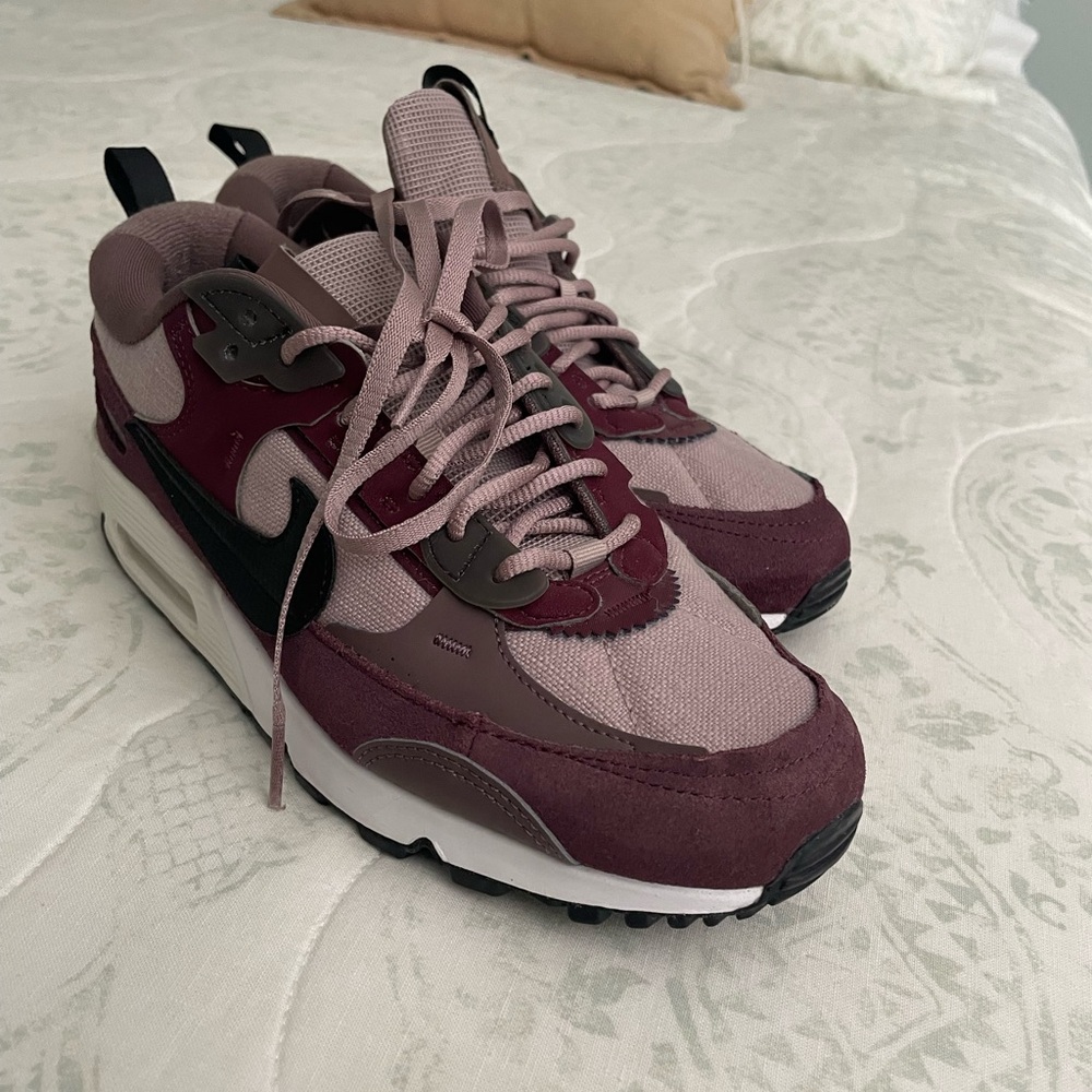 Nike Air  Women’s Sneakers 8.5